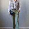 Pantalón bolsillos con tachuelas verde militar
