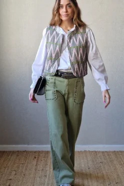 Pantalón bolsillos con tachuelas verde militar