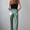 Pantalón con estrella y tachas verde militar