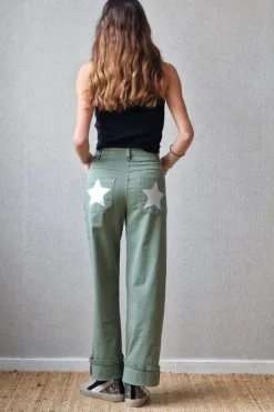 Pantalón con estrella y tachas verde militar