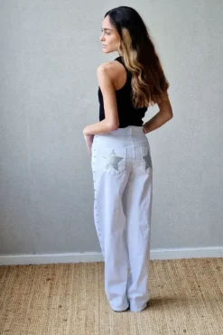 Pantalón con estrella y tachas blanco