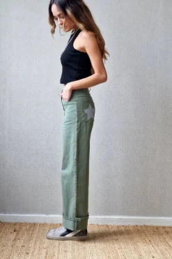 Pantalón con estrella y tachas verde militar