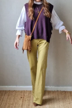 Pantalón con estrellas bordadas mostaza