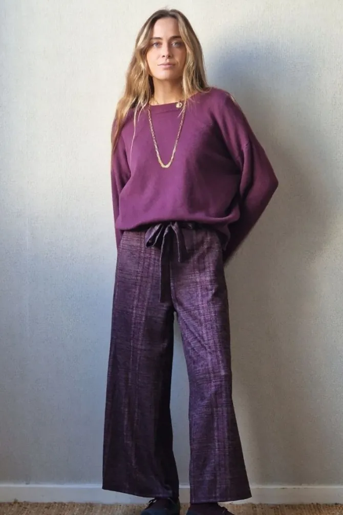 Pantalón de cuadros con cinturón berenjena