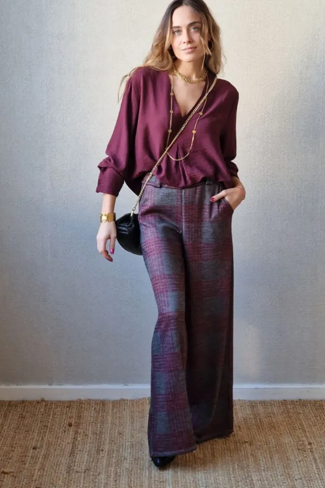 Pantalón de cuadros gris y berenjena