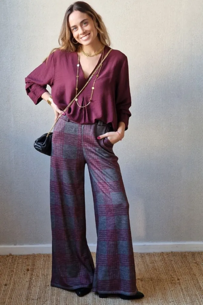 Pantalón de cuadros gris y berenjena