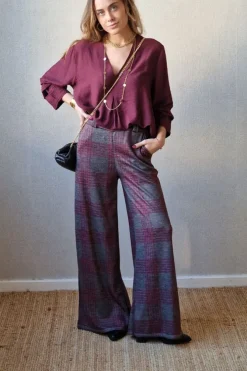 Pantalón de cuadros gris y berenjena