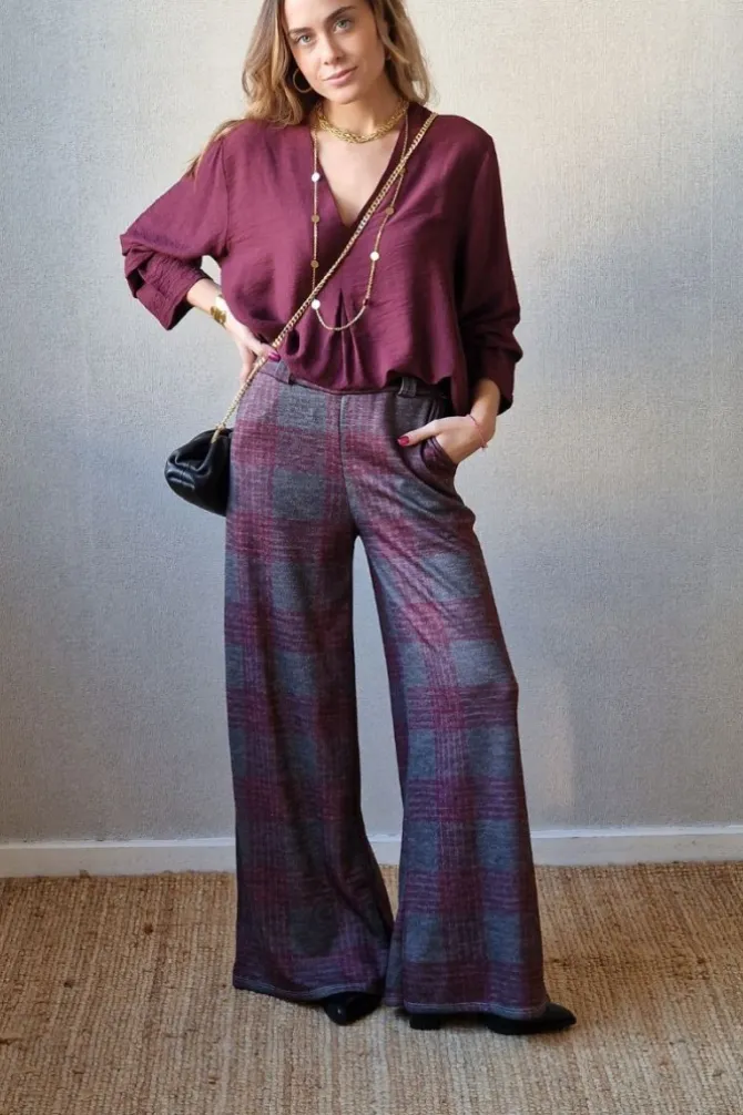 Pantalón de cuadros gris y berenjena