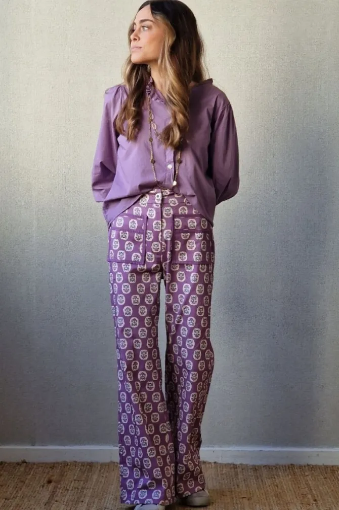 Pantalón de flores lila