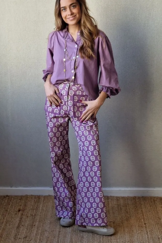 Pantalón de flores lila