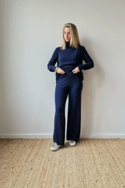 Pantalón recto de punto azul marino
