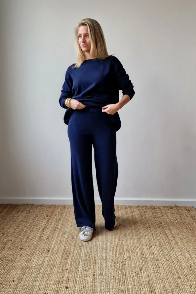 Pantalón recto de punto azul marino