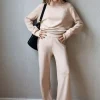 Pantalón recto de punto beige