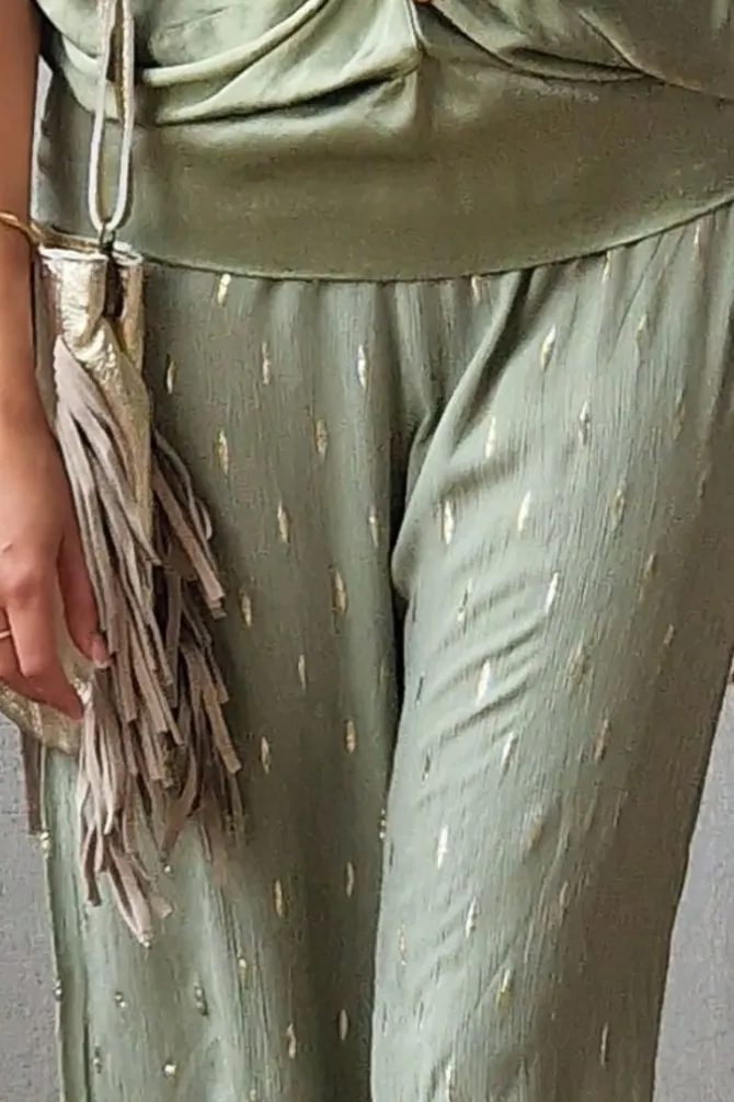 Pantalón tipo bambula verde militar y lurex dorado