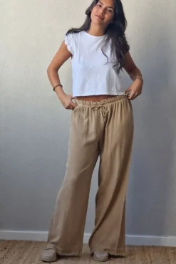 Pantalón tipo lino flecos camel