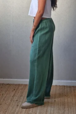 Pantalón tipo lino flecos verde césped