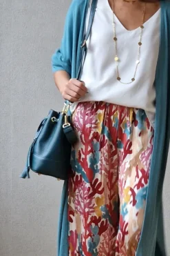 Pantalón tipo raso estampado amebas coral