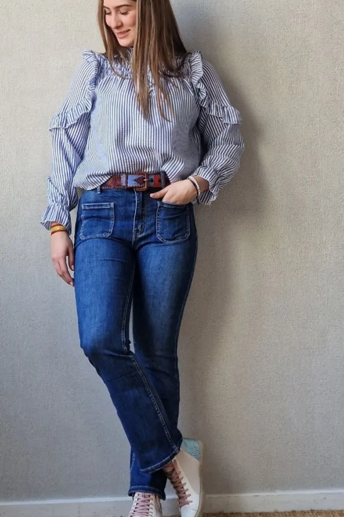 Pantalón vaquero con bolsillos delante azul
