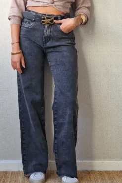 Pantalón vaquero negro tiro alto