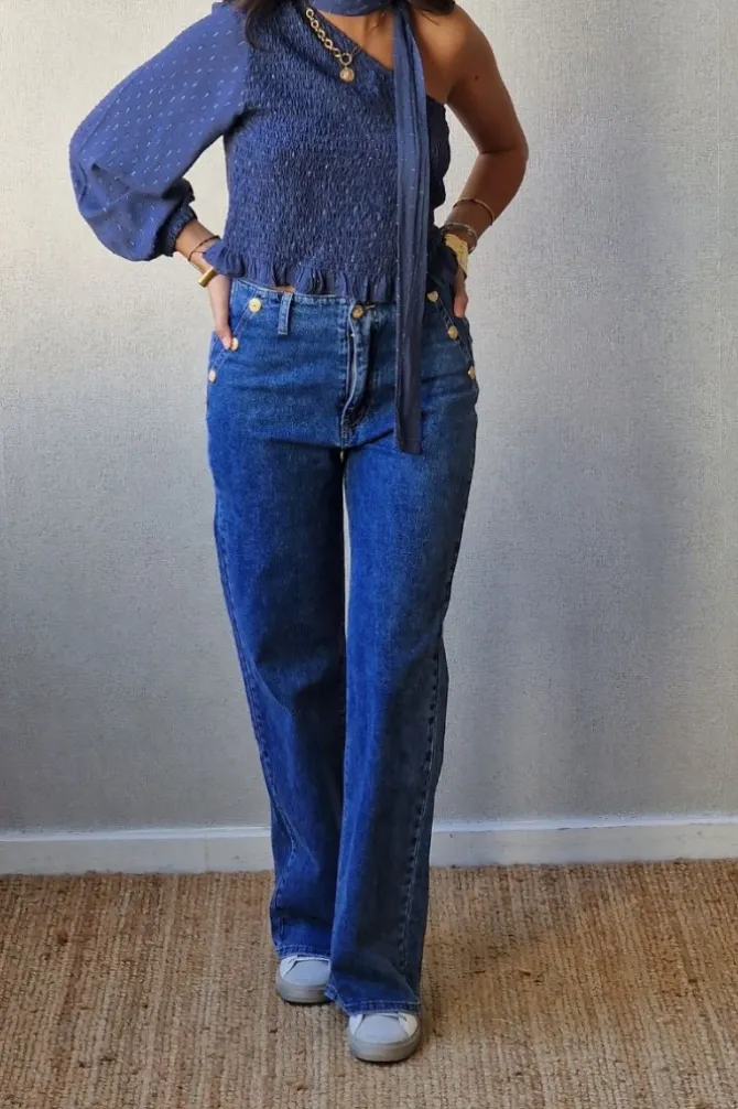 Pantalón vaquero tiro alto con botones