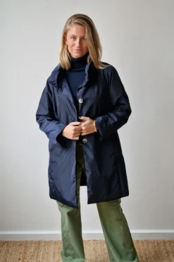Parka larga tipo chubasquero azul marino