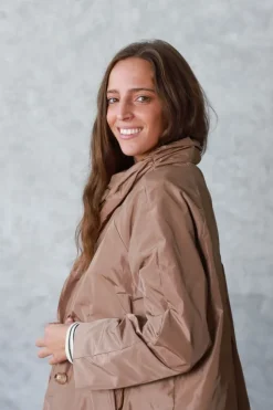 Parka tipo chubasquero camel