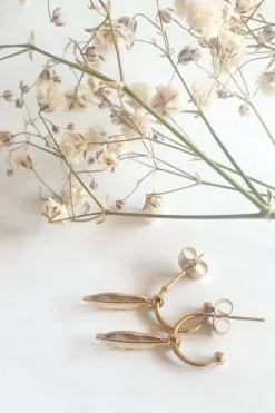 PENDIENTE ACERO MEDIO ARO PLUMA DORADO COMBINABLES
