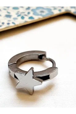 Pendiente aro con estrella plateada