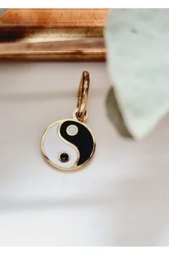 Pendiente aro yin y yang