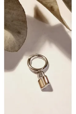 Pendiente combinable de acero en plateado con candado