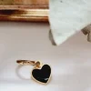 Pendiente corazón negro