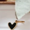Pendiente corazón negro