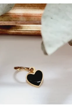 Pendiente corazón negro