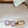 Pendiente gafas lila