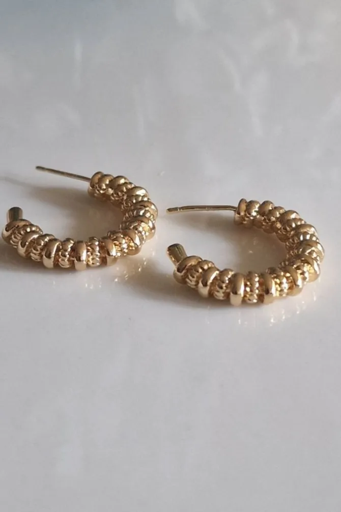 Pendientes aro dorado relieve