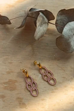 Pendientes de acero con detalles en color rosa palo