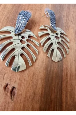 Pendientes de hoja de acero con piedras