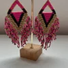 Pendientes flecos abalorios fucsia