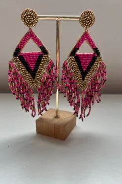 Pendientes flecos abalorios fucsia