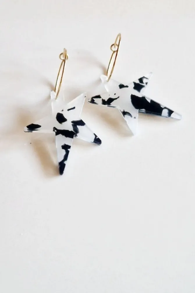 Pendientes resina estrella animal print