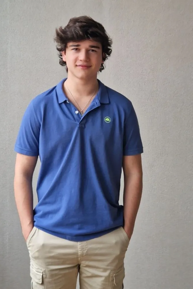 Polo de hombre azul lavado