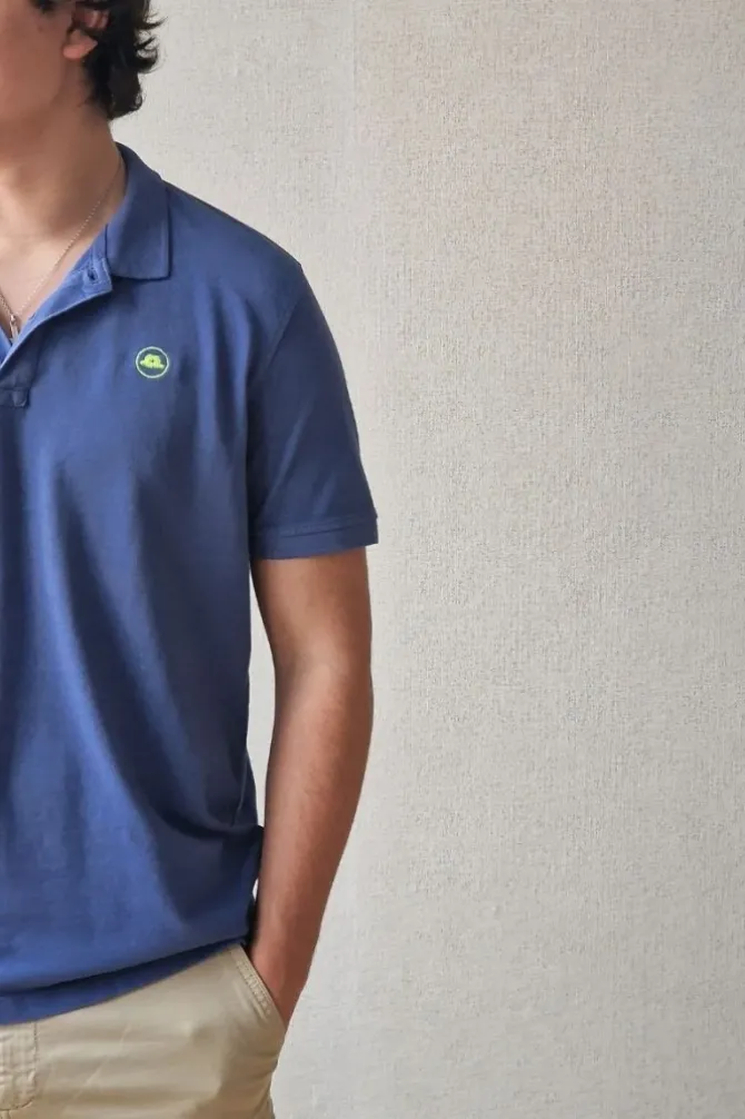 Polo de hombre azul lavado
