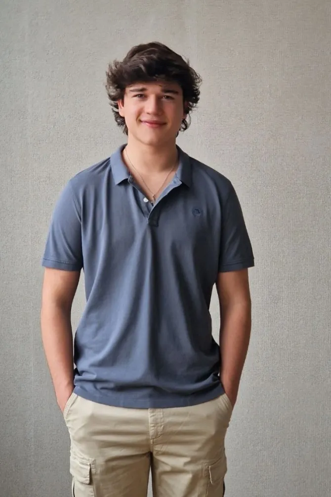 Polo de hombre gris lavado