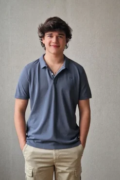 Polo de hombre gris lavado