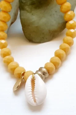 Pulsera ajustable con piedras y conchas amarilla