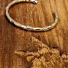 Pulseras rígida de acero cruzada