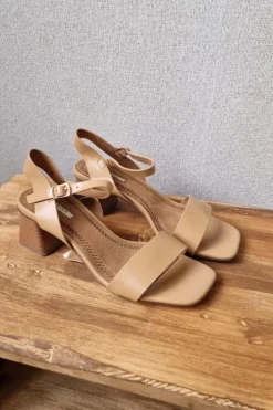 Sandalia tacón medio camel