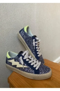 Sneakers azul con detalles glitter con rayo