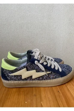 Sneakers azul con detalles glitter con rayo