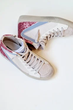 Sneakers blancas con detalles de glitter rosa
